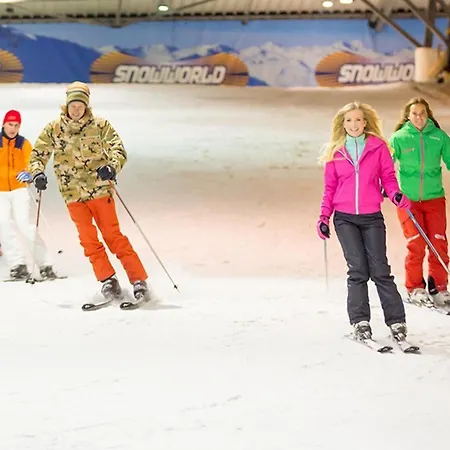The Tower Sportshostel Albergue *