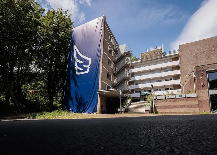 The Tower Sportshostel Albergue